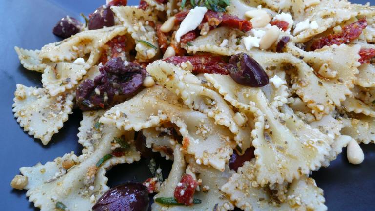 Bow Tie Pasta With Sun-Dried Tomatoes and Kalamata Olives created by cookiedog