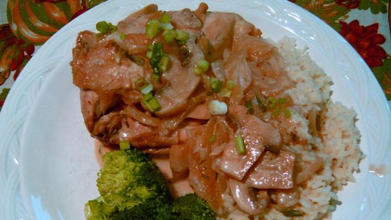 Chicken Breasts With Caramelized Onion Sauce Created by Outta Here
