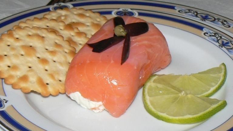 Lovely Smoked Salmon and Cream Cheese Entree. Created by joanna_giselle