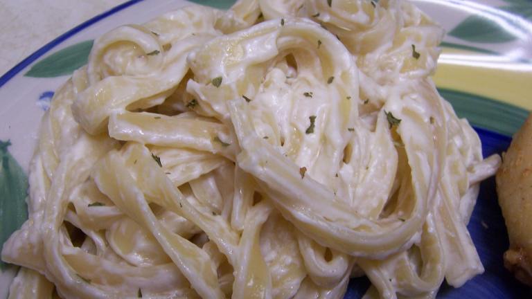 Creamy Fettuccine Alfredo created by alligirl