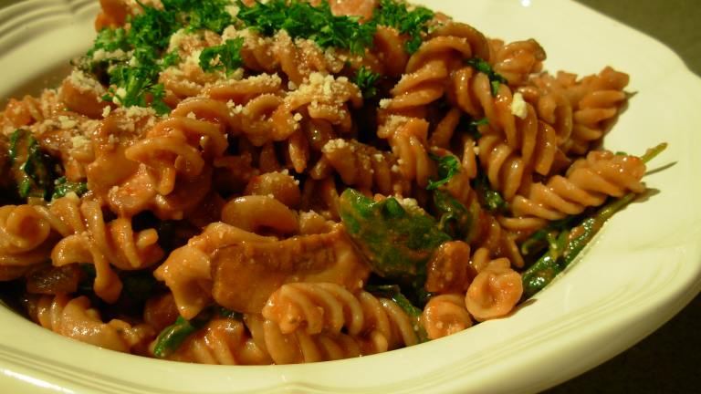 Pasta With Baby Bella Mushrooms & Spinach in a Tomato Cream created by Fiddler