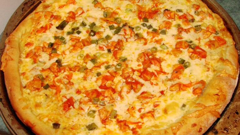 Our Favorite Buffalo Chicken Pizza created by Boomette