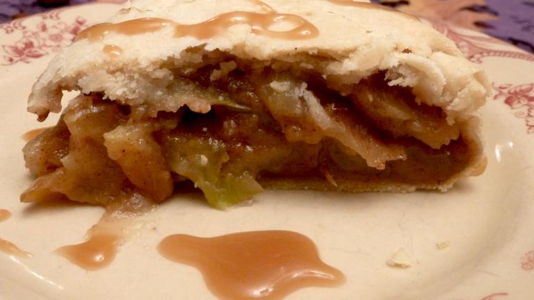 Mile-High Caramel Apple Pie Created by momaphet