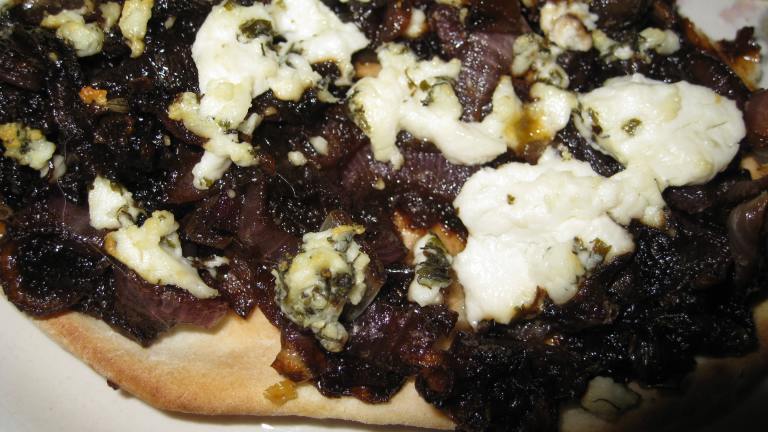 Caramelized Onion and Goat Cheese Pizza Created by KellyMae