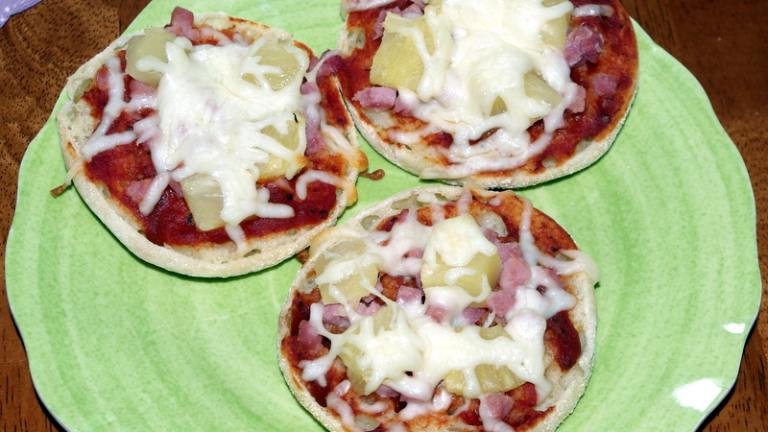 Ham & Pineapple Pizza Muffins created by morgainegeiser