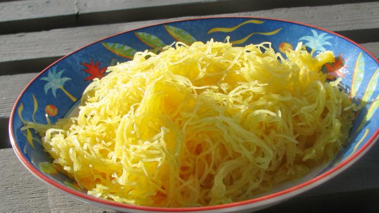 Simple Spaghetti Squash (Microwave) created by lazyme