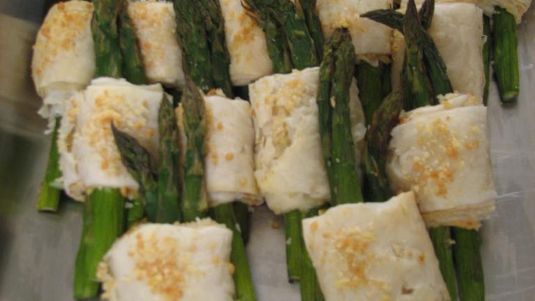 Phyllo Wrapped Cheesy Asparagus created by chefcharucpant
