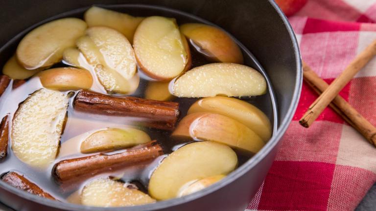 Apple Cinnamon Crock Pot Potpourri Created by anniesnomsblog