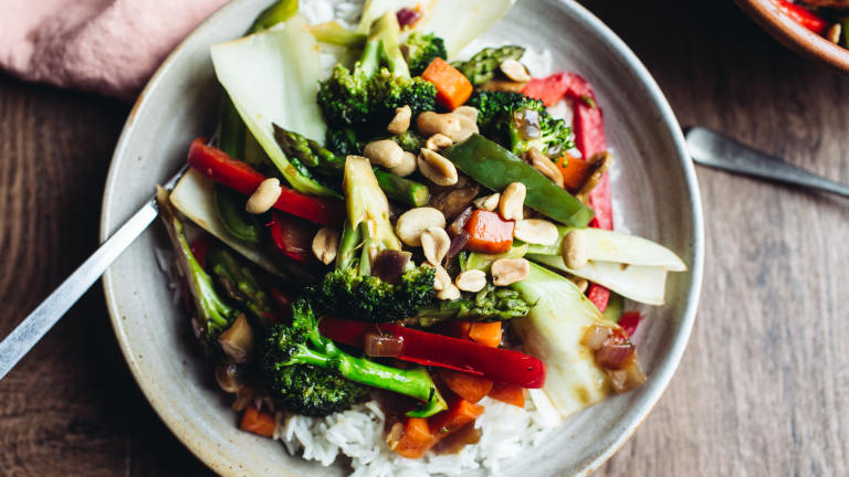 Weight Watchers Vegetable-Peanut Stir-Fry - 5 Points Created by Izy Hossack