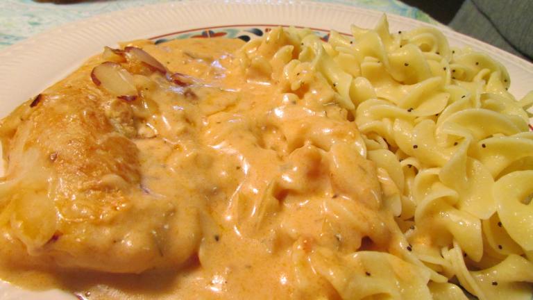 Chicken Breasts in Sour Cream-Almond Sauce Created by Chef PotPie