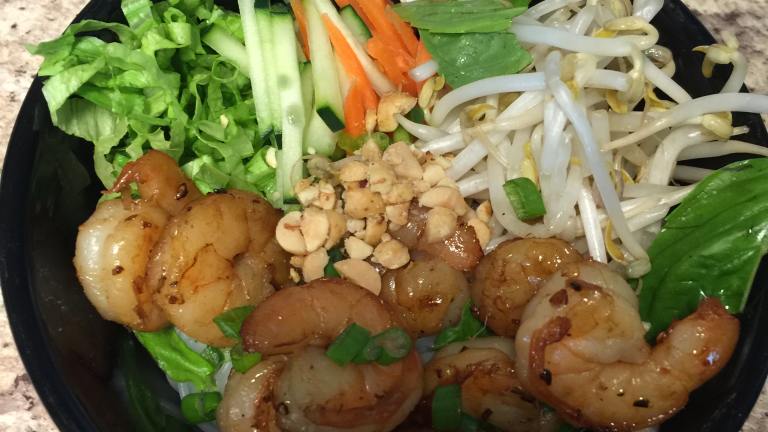 Vietnamese Lemongrass Shrimp Salad with Vermicelli - Bun Tom Xao Created by Laticia B.
