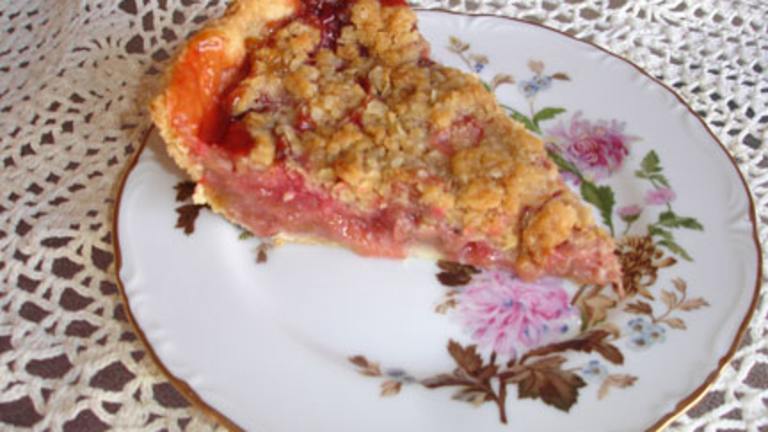 Rhubarb Strawberry Crumb Pie Created by BakinBaby