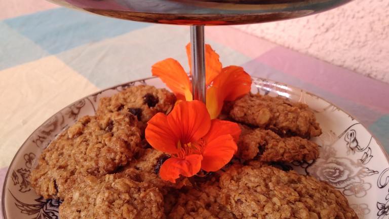 Secret Ingredient Moist and Chewy Oatmeal Cookies Created by Armelle V.