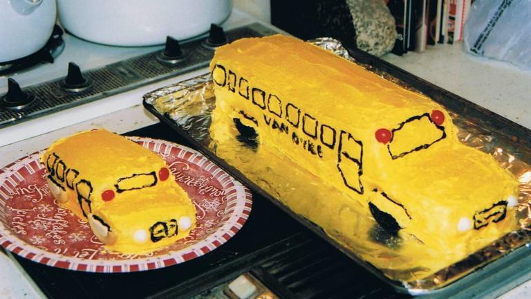School Bus Cake Created by Mom2Rose