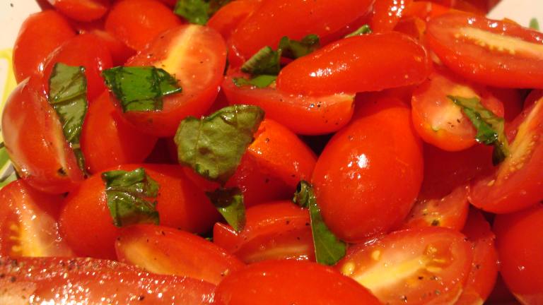 Tomato Salad With Lemon and Basil Created by Starrynews