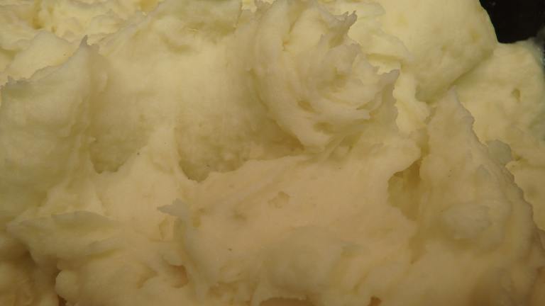 Golden Garlic Mashed Potatoes Created by Chef PotPie