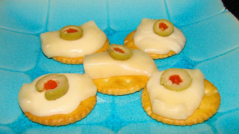 Cheesy Ritz Cracker Melts Created by Boomette