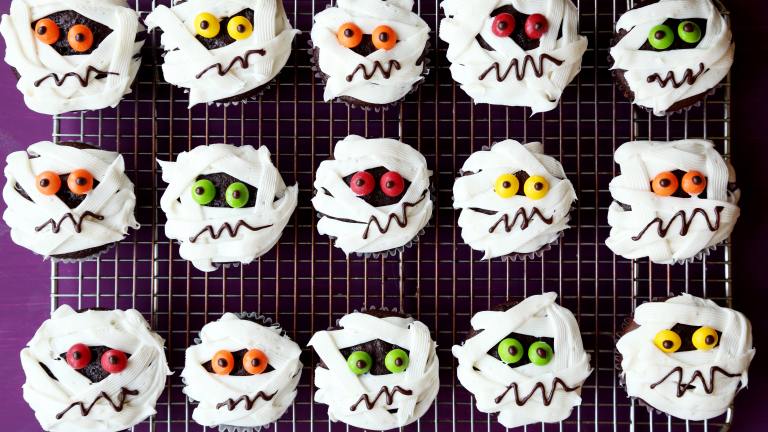 Easy Mummy Cupcakes Created by Jonathan Melendez 