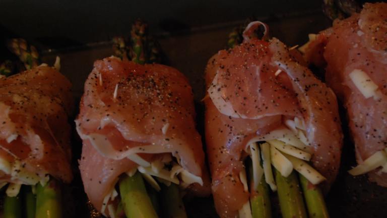 Cheesy Chicken and Asparagus Bundles Created by carmenskitchen