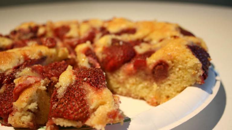 Camille's Fresh Strawberry Coffee Cake Created by lilsweetie