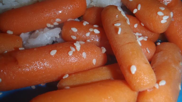 Glazed Carrots With Maple Syrup and Sesame Seeds Created by Linky