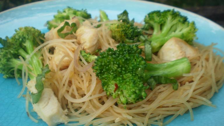 Broccoli and Chicken Noodle Bowl Created by breezermom