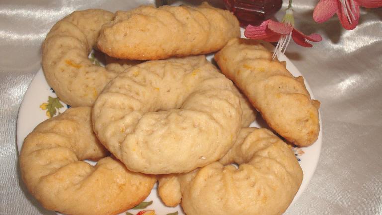 Algerian Helouwa Ta'aba (Lemon or Sesame Cookies) created by Um Safia