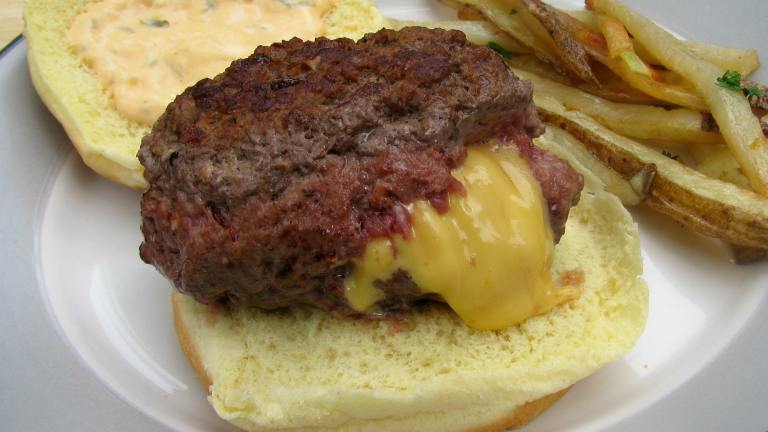 Jucy Lucy Cheeseburger Created by lazyme