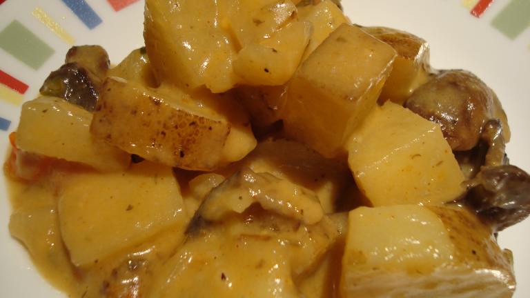Easy Cheesy Skillet Scalloped Potatoes With Mushrooms created by Starrynews