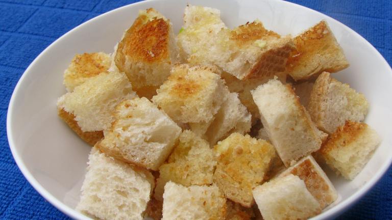 Crunchy Garlic Croutons created by lazyme