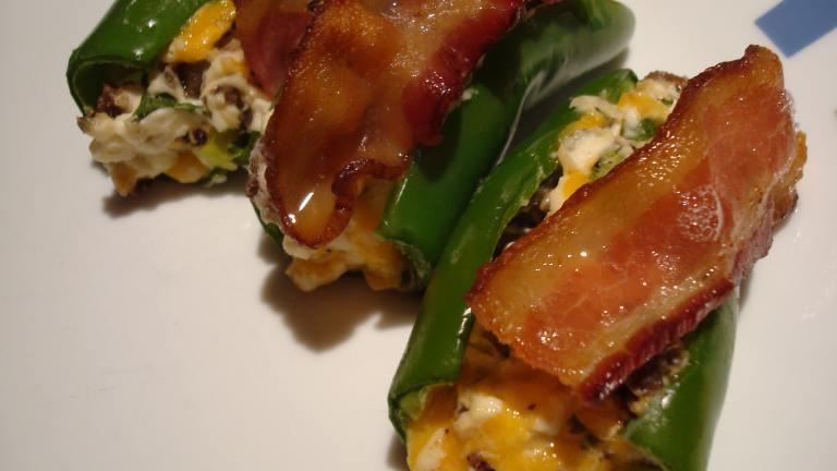 Stuffed Jalapenos Topped With Bacon Created by Starrynews