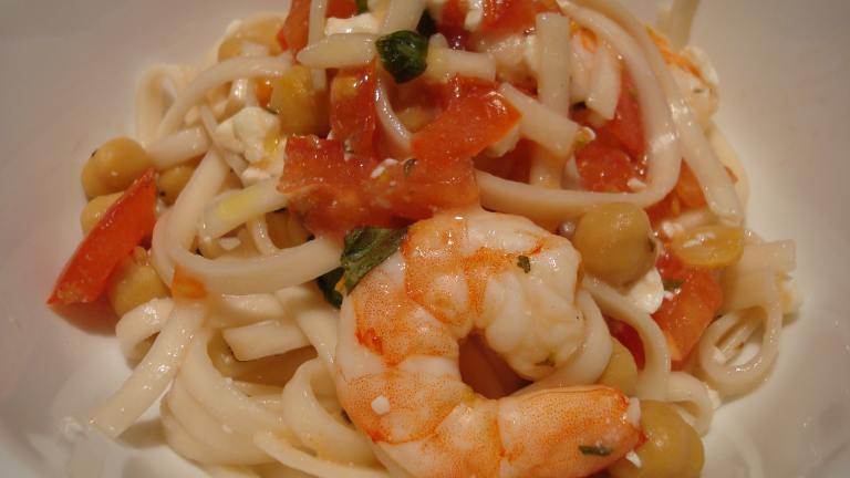 Spaghetti With Shrimp, Chickpeas, and Feta Created by Starrynews