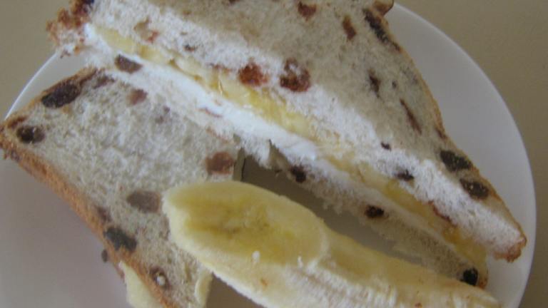 Raisin Bread-Banana Sandwich created by ImPat