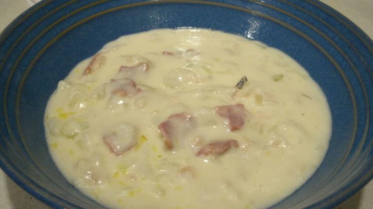 Hearty New England Clam Chowder created by Catnip46