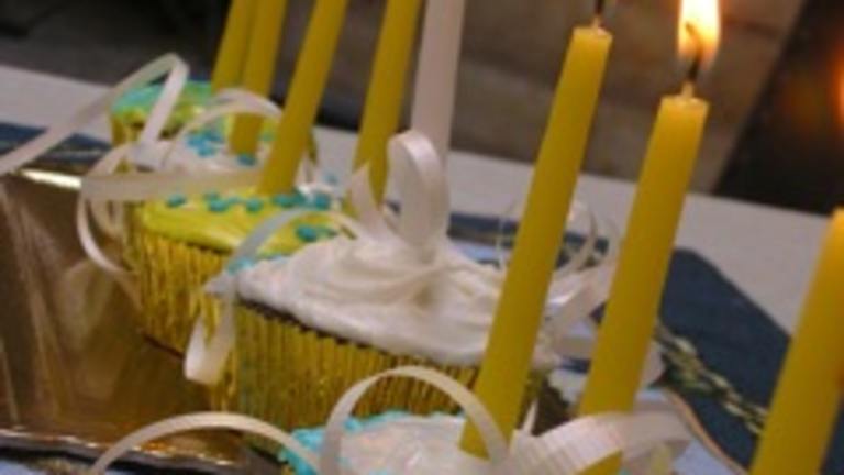 Hanukkah Cupcakes Menorah Created by thekosherchannel