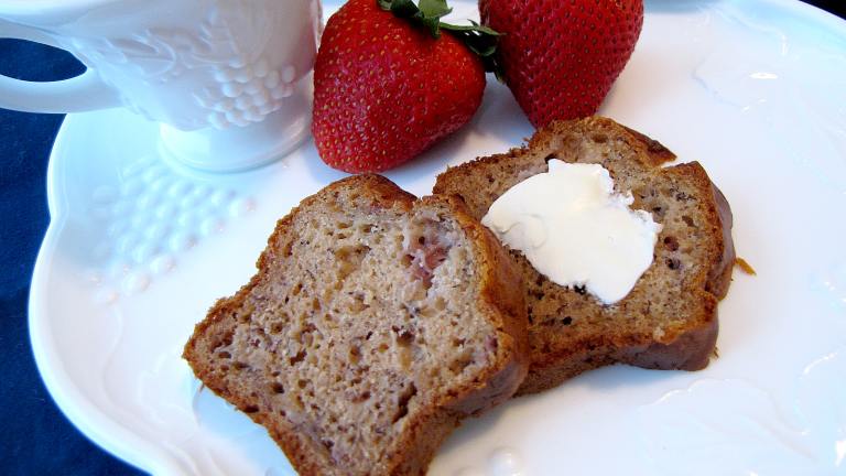 Low Fat Strawberry Banana Bread created by loof751