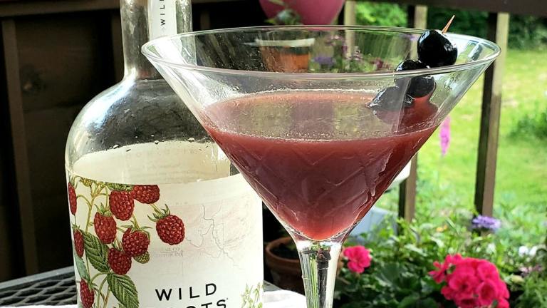 Laila Cocktail created by momaphet