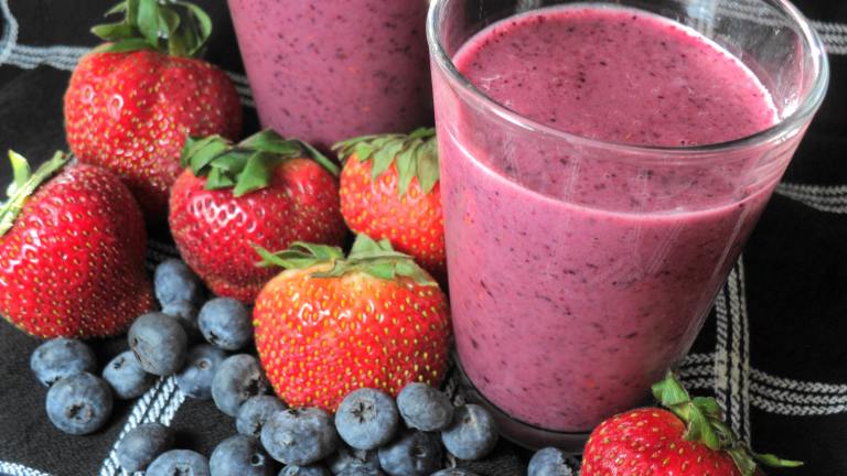 Frozen Berry and Pineapple Smoothie created by Nif_H