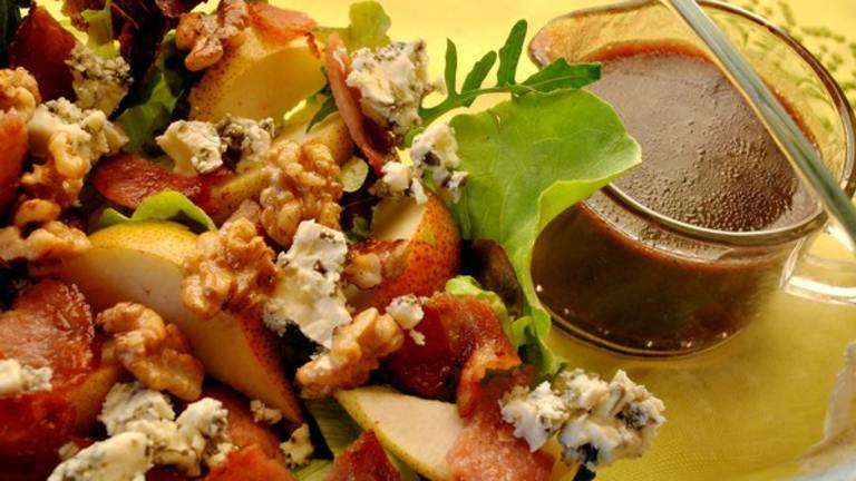 Gorgonzola Pear Salad With Merlot Shallot Dressing Created by Zurie