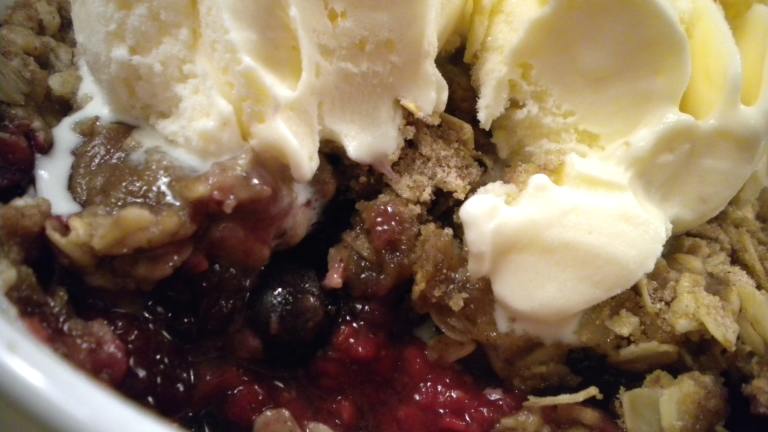 Mixed Berry Crisp Created by Diet It Up