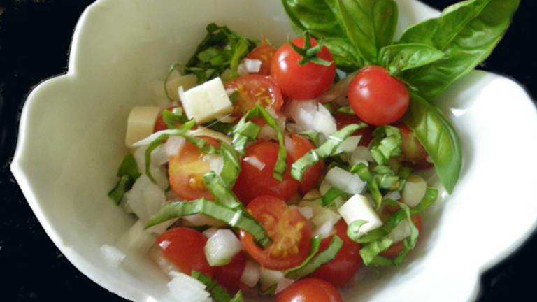 Vidalia Onion, Tomato and Basil Salad created by Bergy