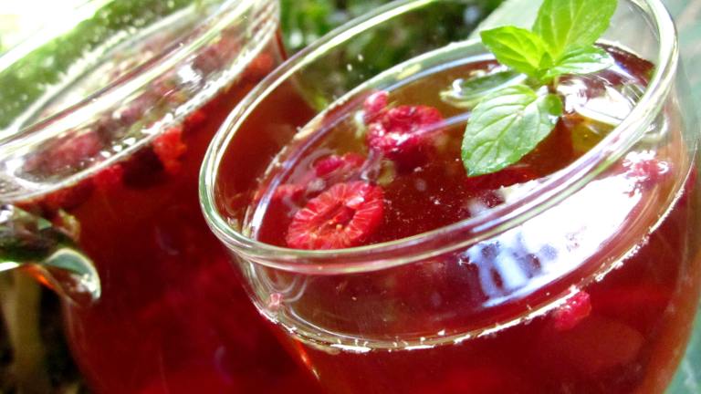 Summertime Raspberry Peach Iced Tea created by gailanng