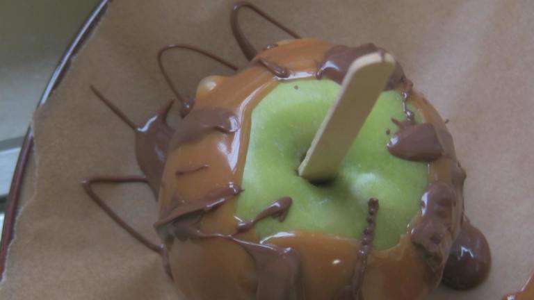Caramel Apples Created by Nikki Dinki Cooking