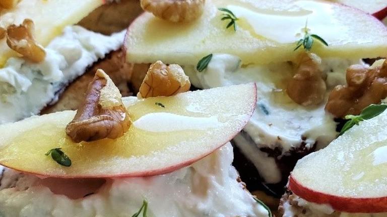 Ricotta, Gorgonzola, and Honey Spread created by K9 Owned