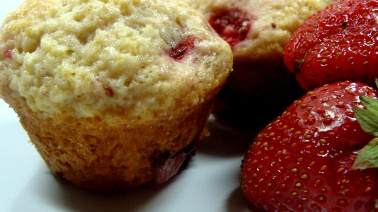 Fresh Strawberry Mini Muffins created by Lvs2Cook