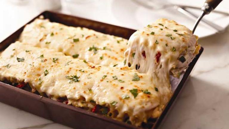 Creamy White Chicken & Artichoke Lasagna Created by Kraft Natural Cheese
