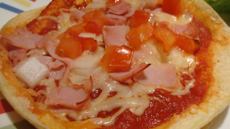 Tortilla Pizzas Created by Starrynews