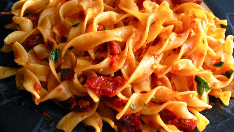 Buttered Noodles With Garlic and Sun Dried Tomatoes created by flower7