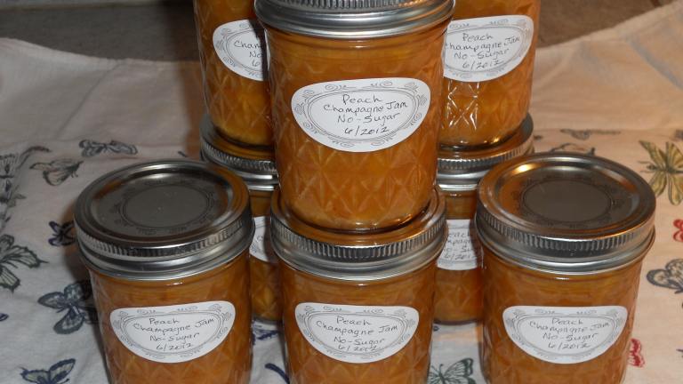 Reduced-Sugar Peach Champagne Jam created by mengman