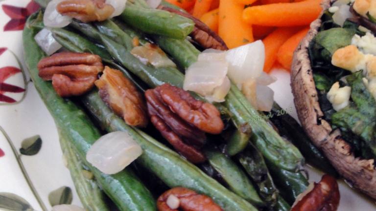 Roasted Green Beans With Garlic, Onions and Pecans Created by Debbwl